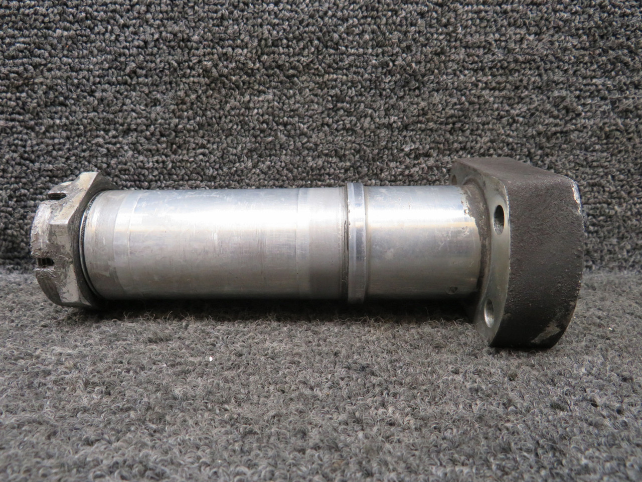 0541124-1 Cessna 210 Main Gear Aluminum Axle Assembly (Worn Axle