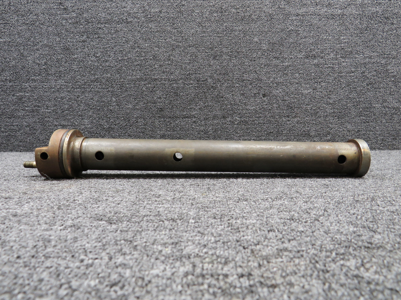６４６４ページ 0743621-9 Cessna 182P Nose Gear Strut Piston Orifice Tube Assembly