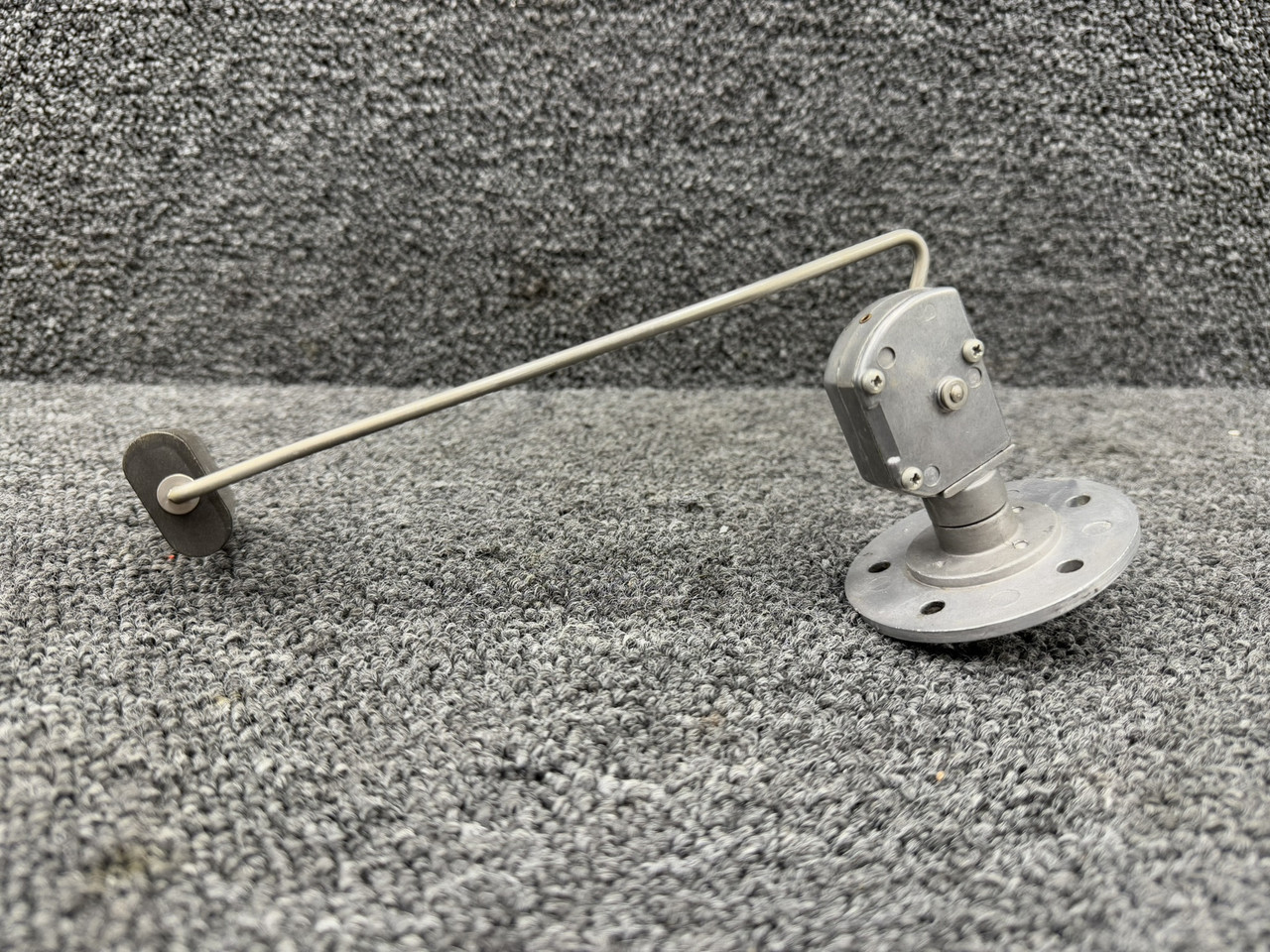 C668050-0701 Cessna T210M Fuel Level Transmitter Assembly LH