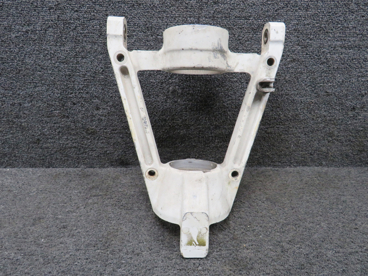 2443007-1 Cessna 172RG Nose Landing Gear NLG Trunnion Assembly