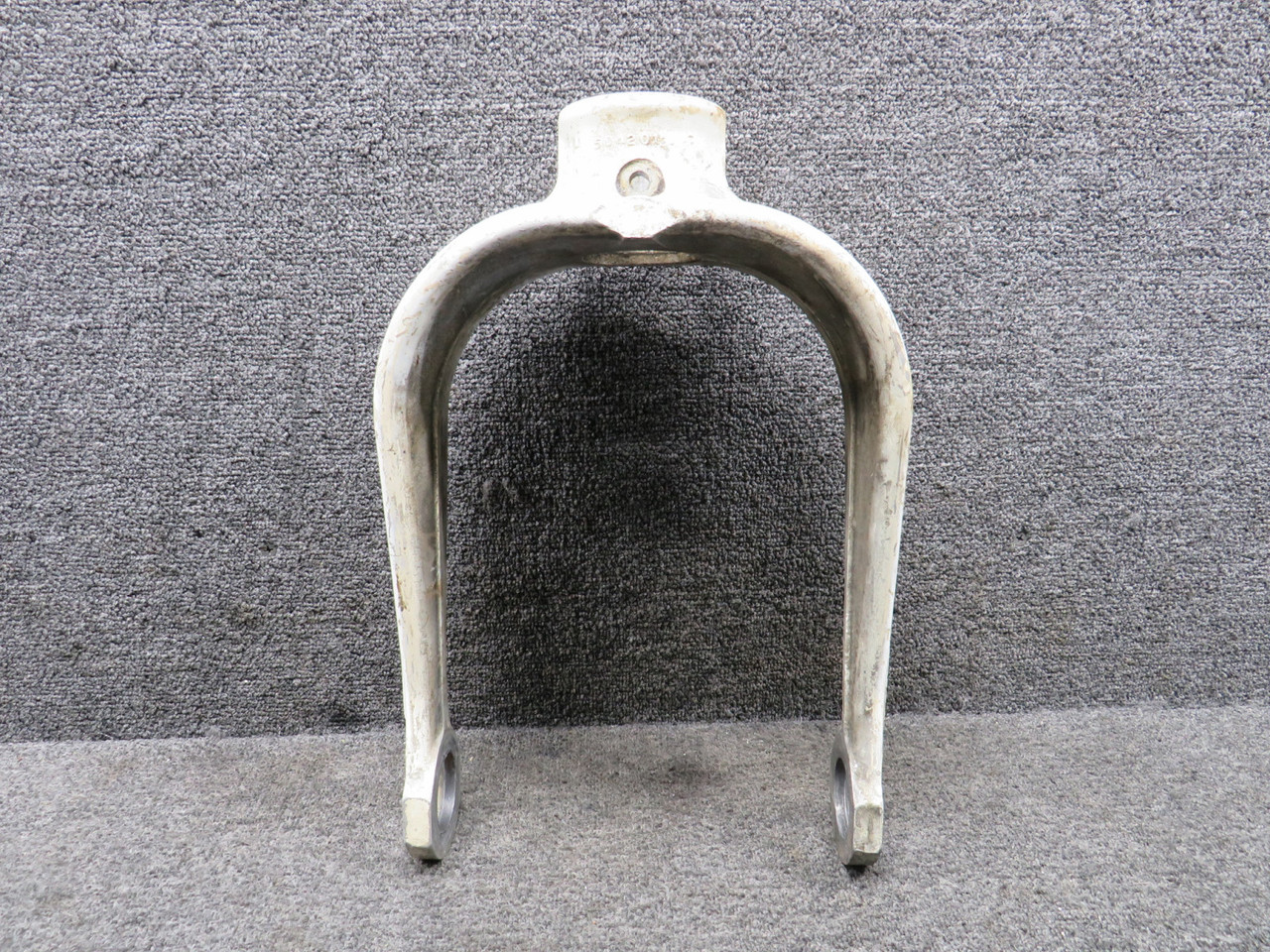 19891021ページ 5842000-230 Cessna 401 Nose Gear Fork (Minus Tube) For Sale