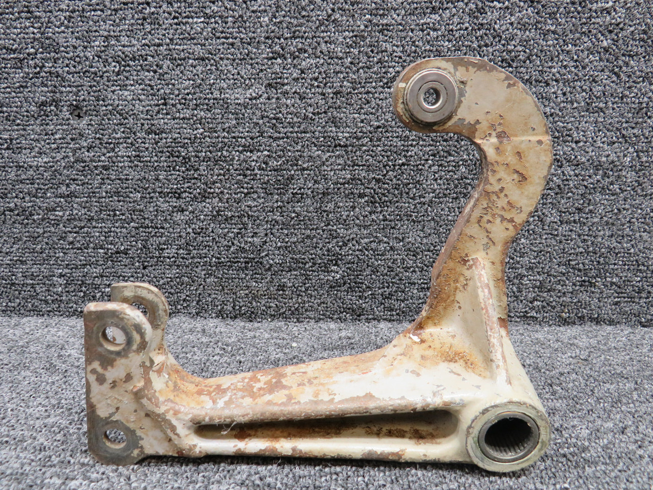 0841106-5 (Cast: 0841106-487) Cessna 310 Main Gear Idler Bellcrank