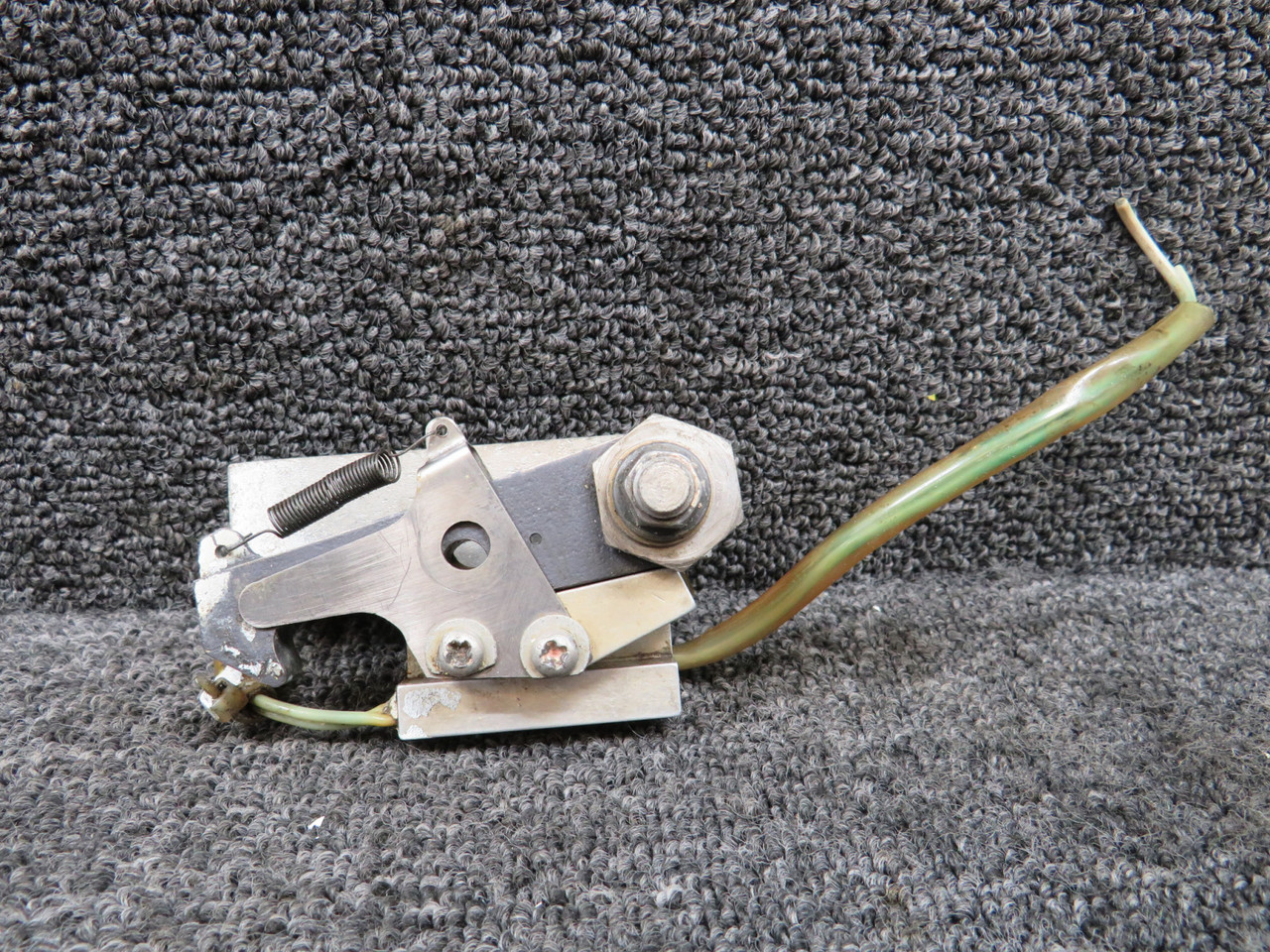 2041060-1, 2041062-1 Cessna 177RG Main Gear Downlock Support Latch