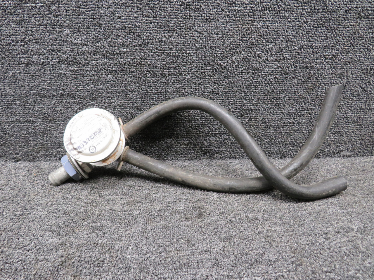 2H3-16 (Alt: C482001-0401) Airborne Vacuum Regulating Valve with Hosing (Worn)