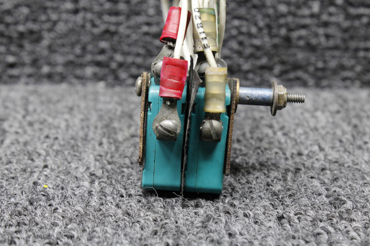 MS25253-1 (Alt PN: V3-1001) Cessna 414 Micro Switch Fuel Selector