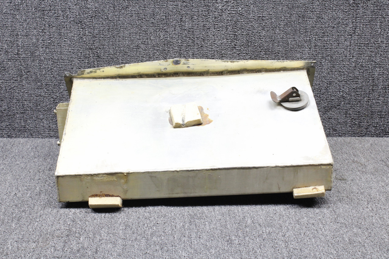 Cページ 5626016-1 Cessna 414 De-Ice Alcohol Tank Assembly (Corrosion