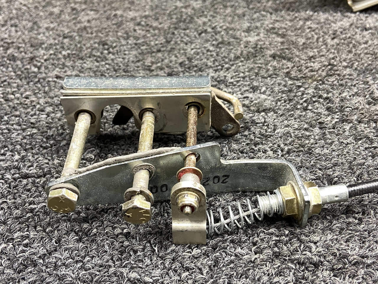 21861-001, 20310-003 Cirrus SR22 Cabin Door Latch Assy LH with