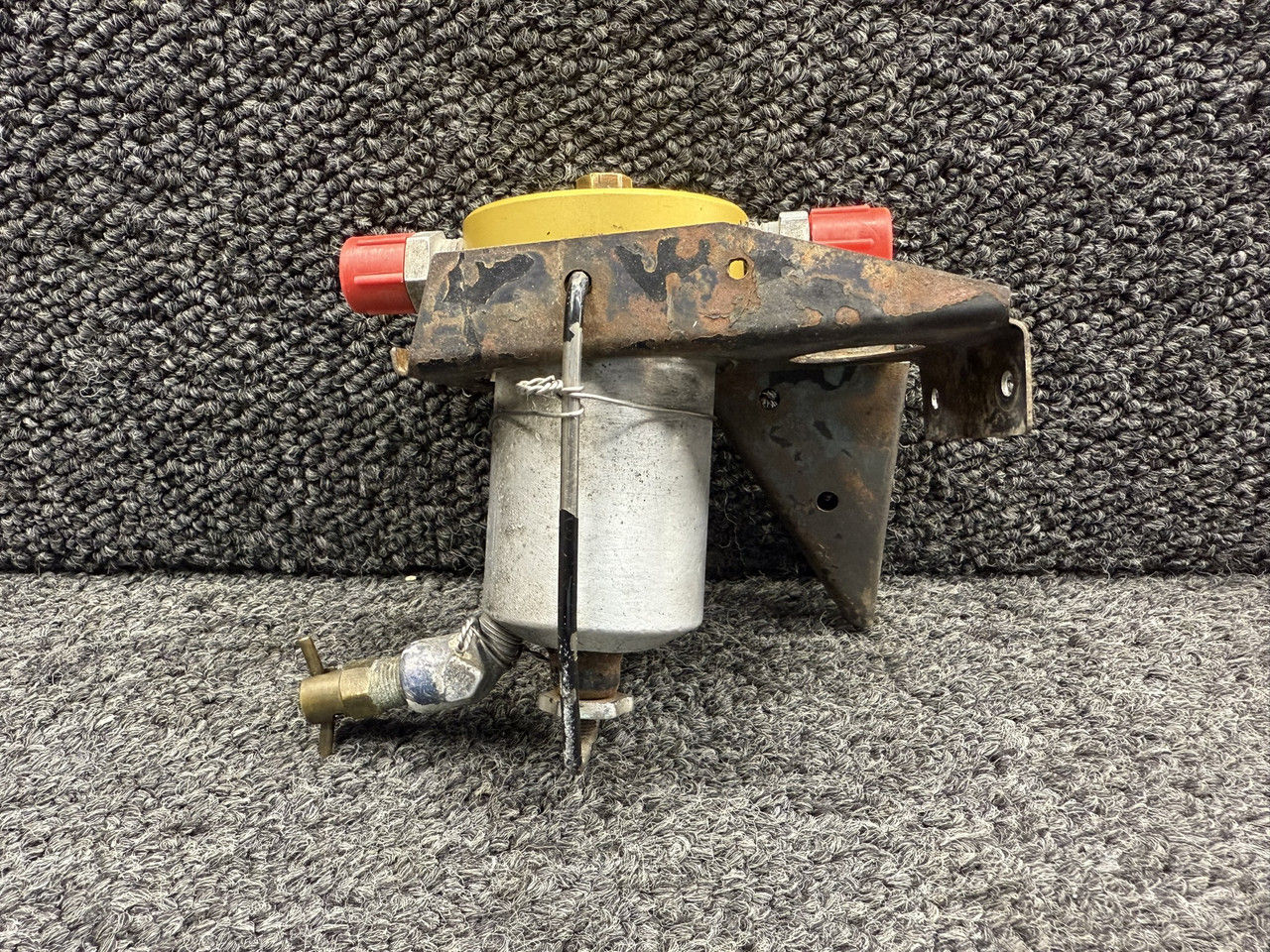 35715-003, 35454-000 Piper PA28-161 Fuel Gascolator Assembly with Bracket