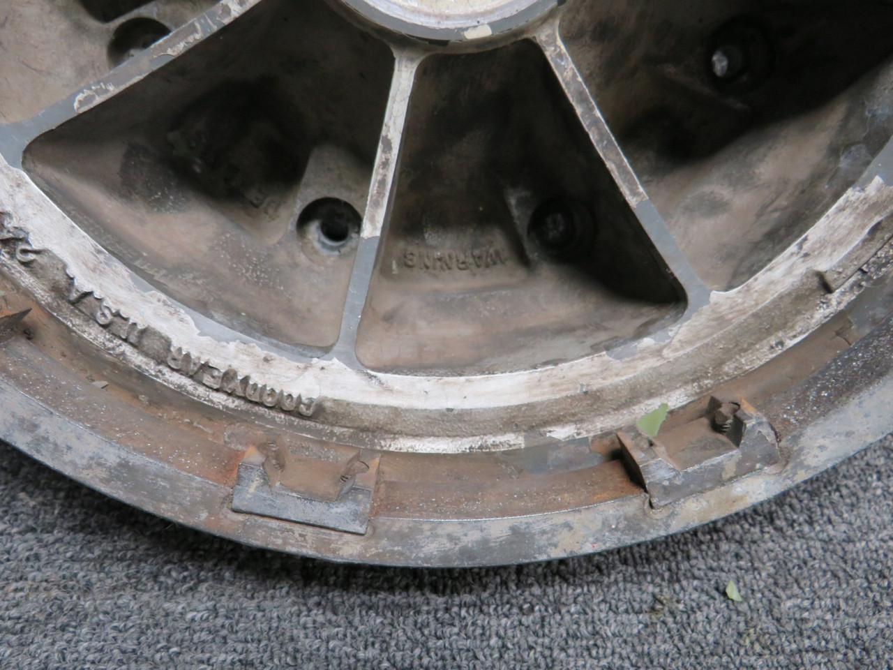 9533925 Goodyear 9542622 Main Wheel 24-7.7 Inner Wheel Half