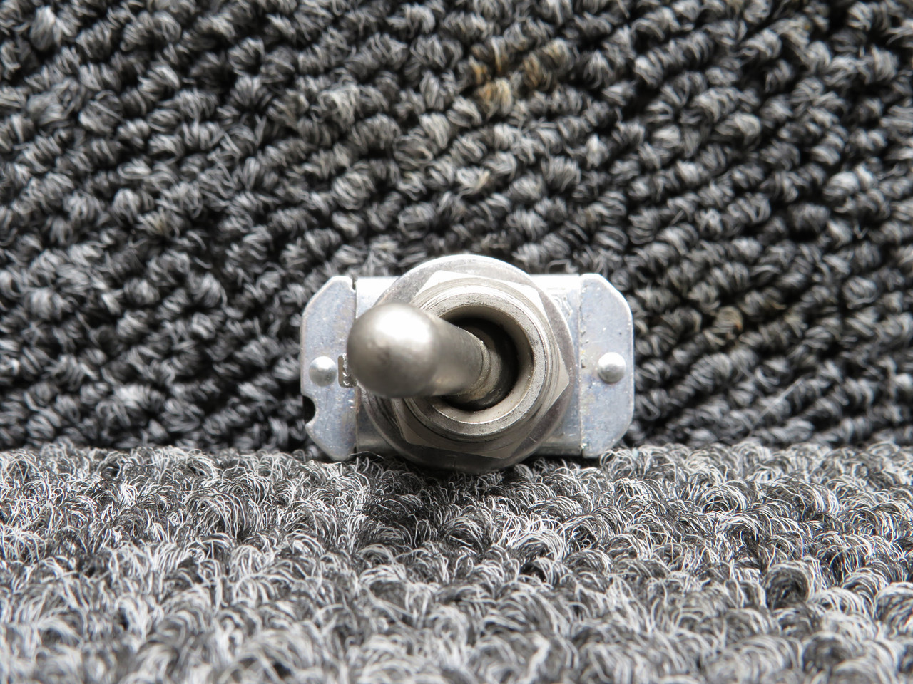 MS35058-22 (Alternate PN: 8801K22) Eaton Maintained Toggle Switch