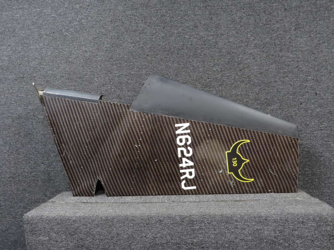 8490ページ Zenith CH-601 XLB Rudder Assembly (Damaged- Dents and Bends)