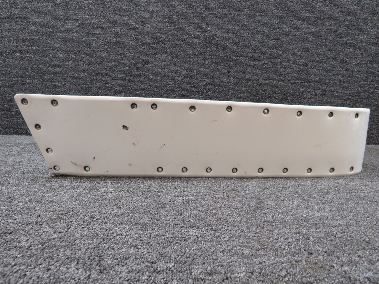YWページ 5122013-201 Cessna 340 Wing Fairing Strip Forward LH (Worn) For Sale