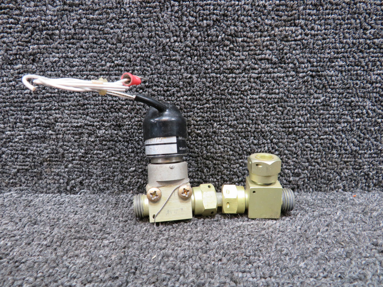 P041B075 Beechcraft A36 TKS De-Ice Pressure Switch Assembly