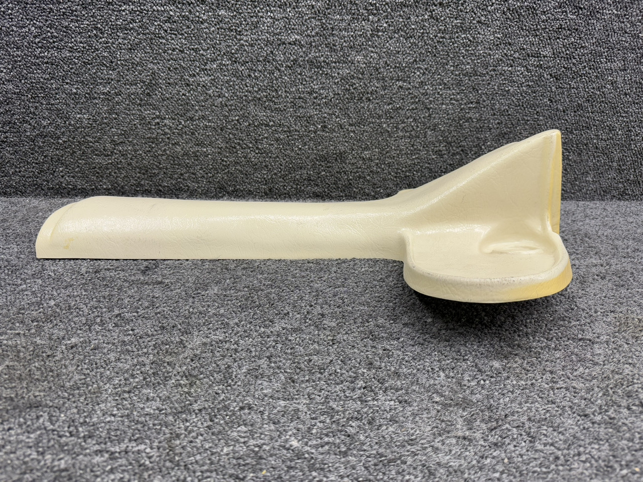 K0413484-18 Cessna 172M Kinzie LH Door Post Cover