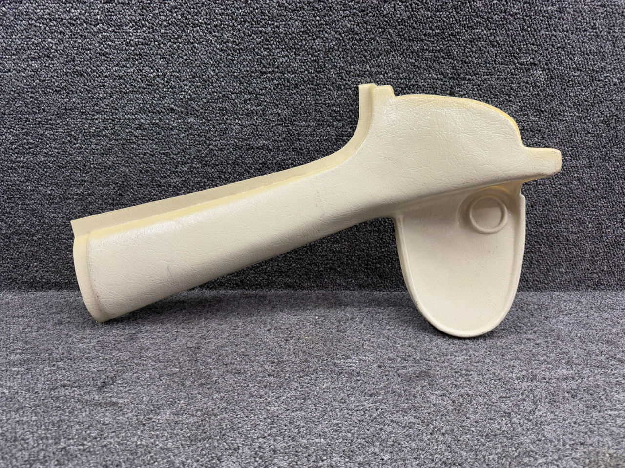 K0413484-18 Cessna 172M Kinzie LH Door Post Cover