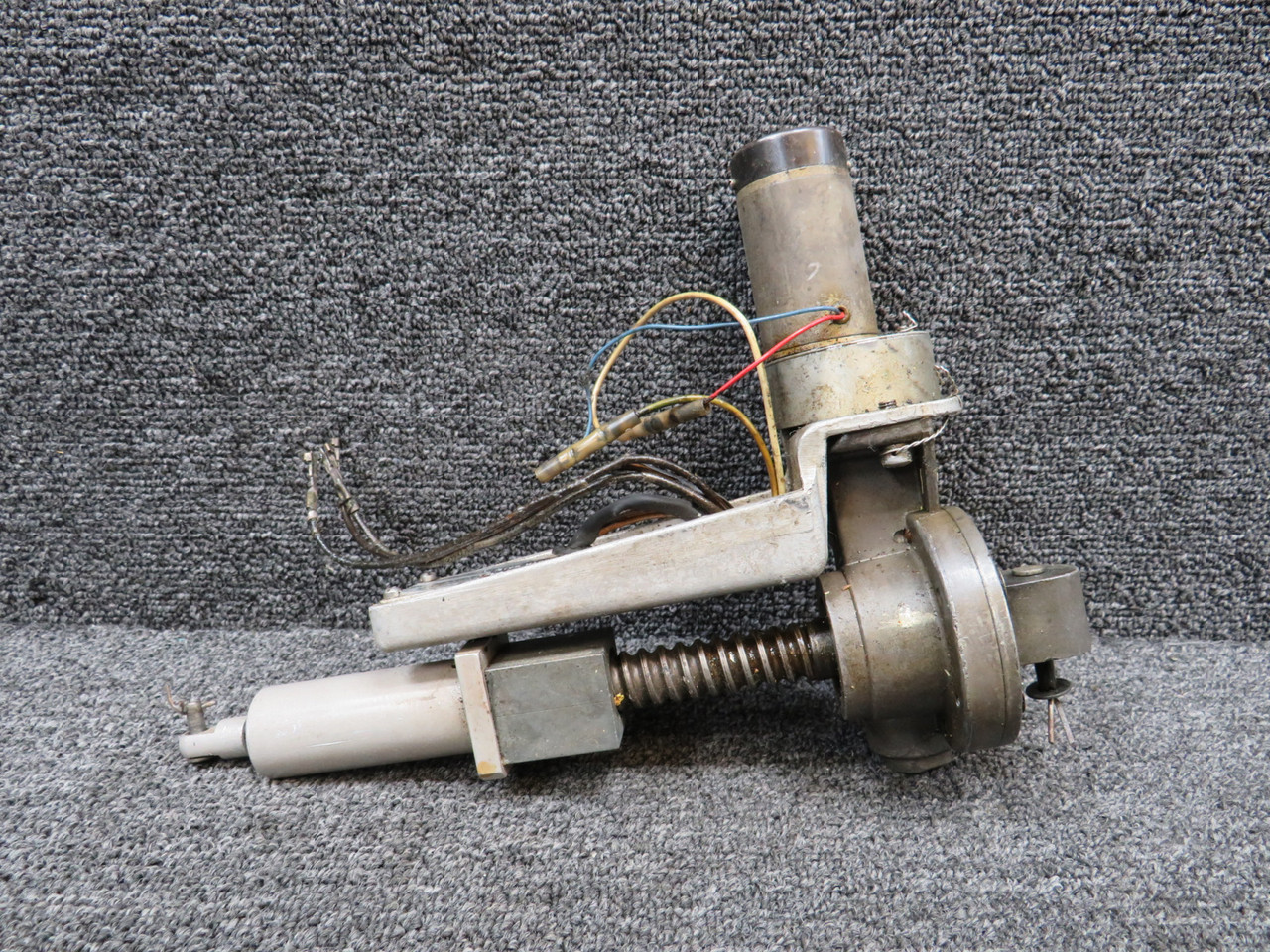 9910003 (Alt: 4194-00-1) Dukes Cowl Flap Actuator Assy (Minor Wear