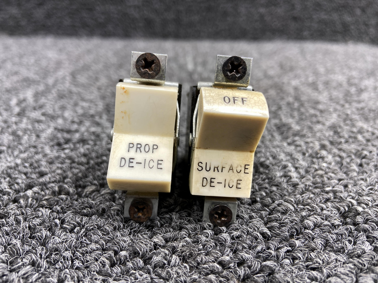 688-296, 688-297 Piper PA34-220T De-Ice Switch Set (Prop and