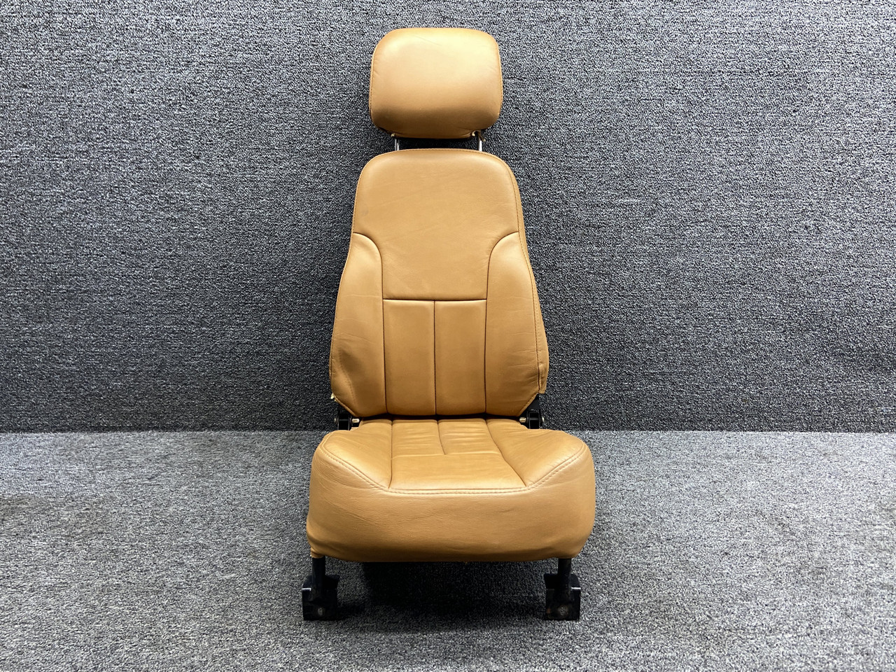 アグネス７７ページ 37799-016 (Use: 37799-819) Piper PA34-220T Aft Facing Center Seat