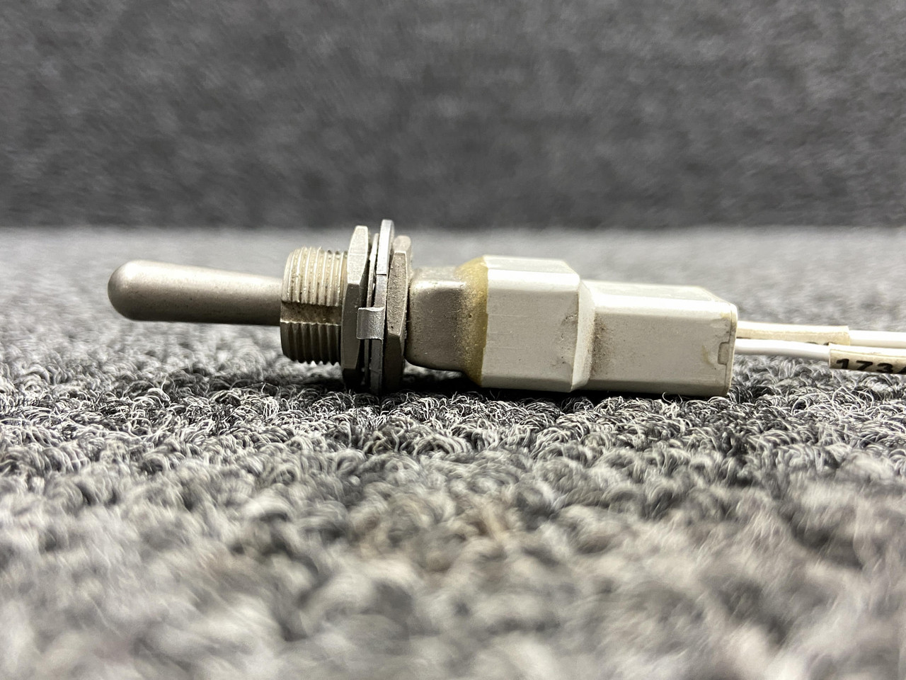 8868K56 (Alternate PN: MS21346-281) Eaton Toggle Switch