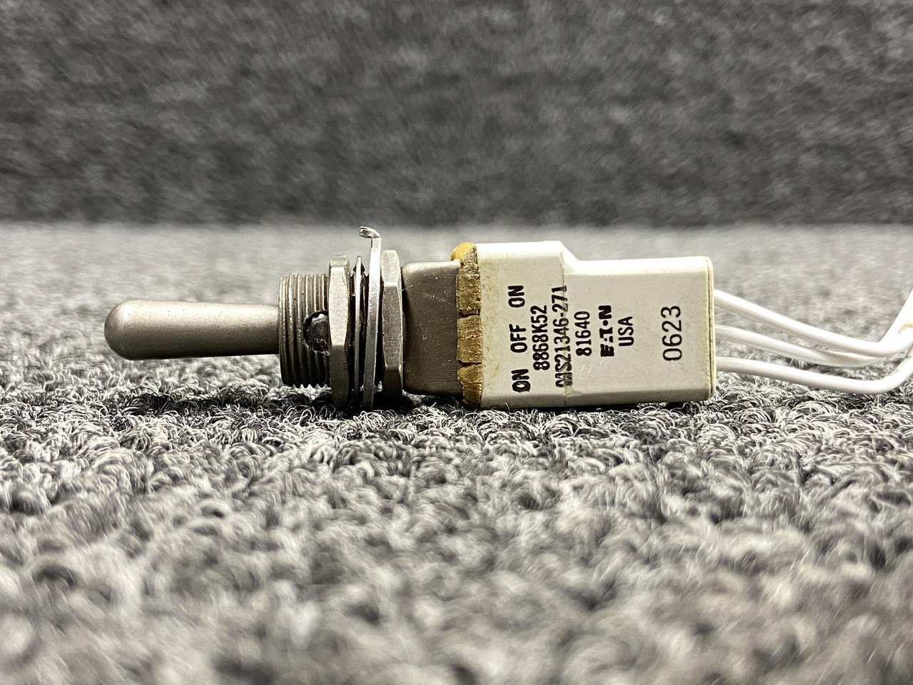 8868K52 (Alternate PN: MS21346-271) Eaton Toggle Switch