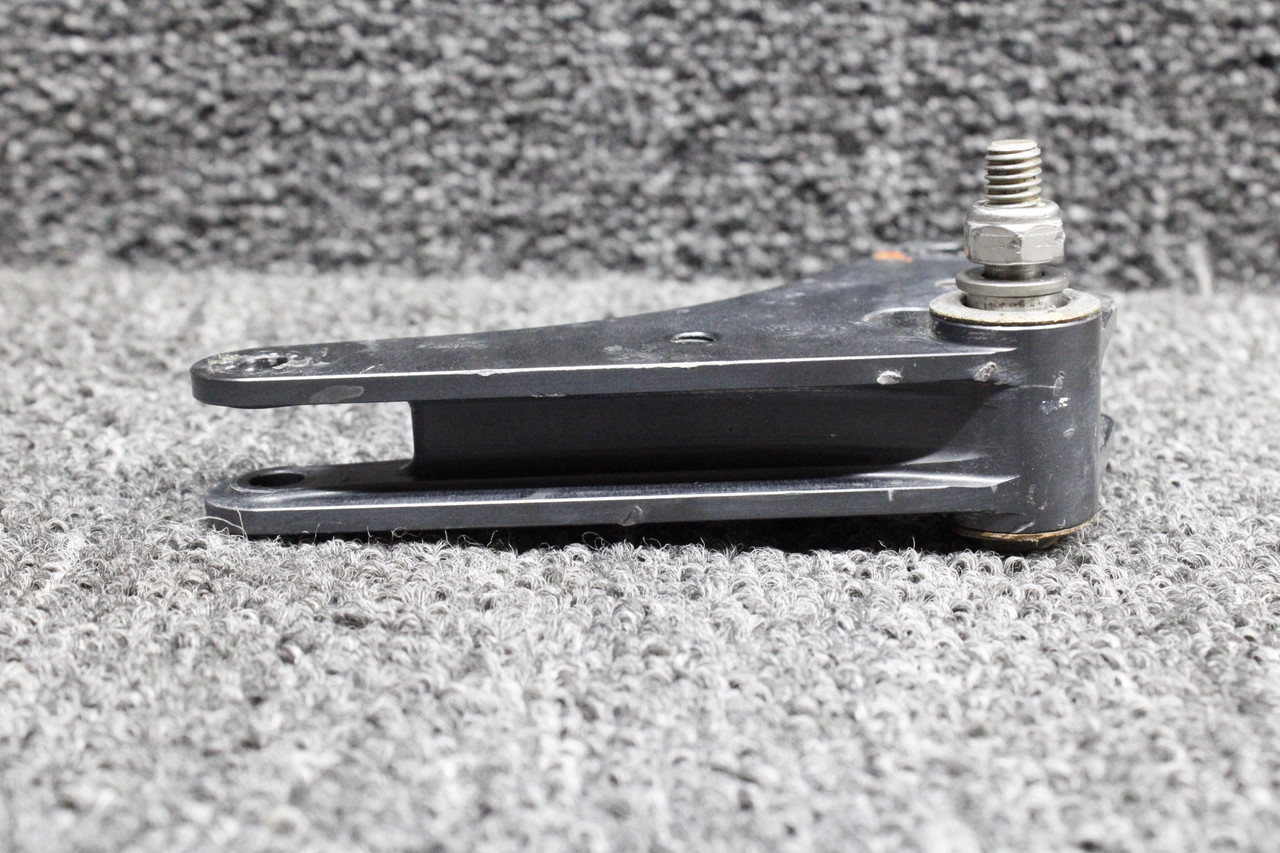 D60-2757-30-00-1 Diamond DA42-NG LH or RH Flap Bellcrank