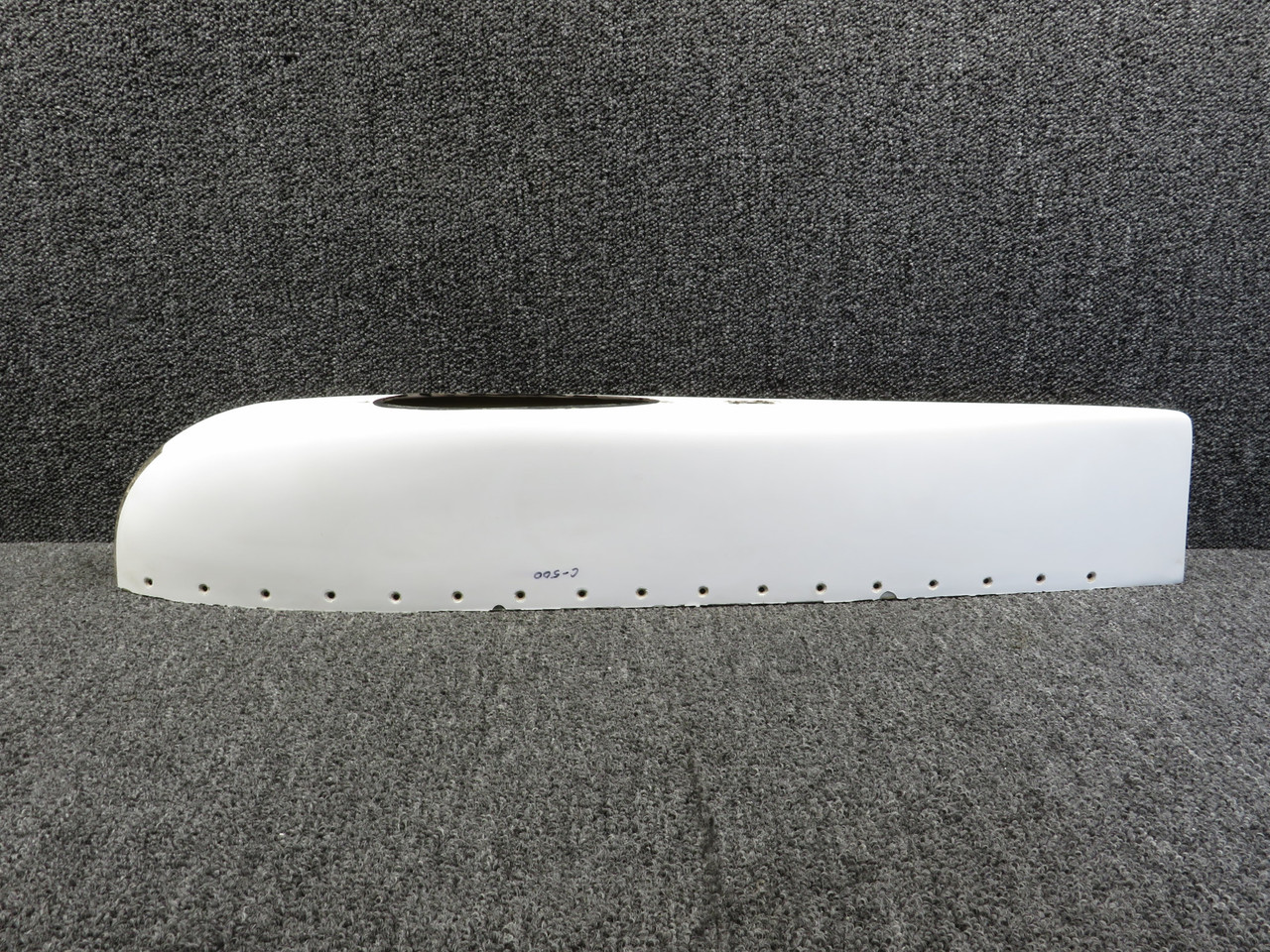 5523000-4 Cessna 500 Wing Tip Fairing RH (Slight Cracking and