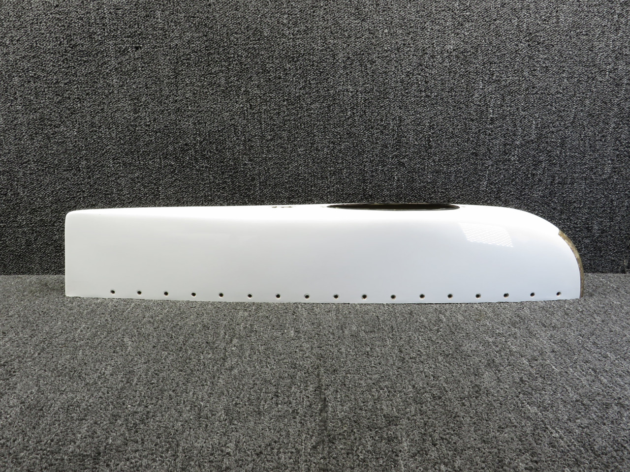 5523000-4 Cessna 500 Wing Tip Fairing RH (Slight Cracking and