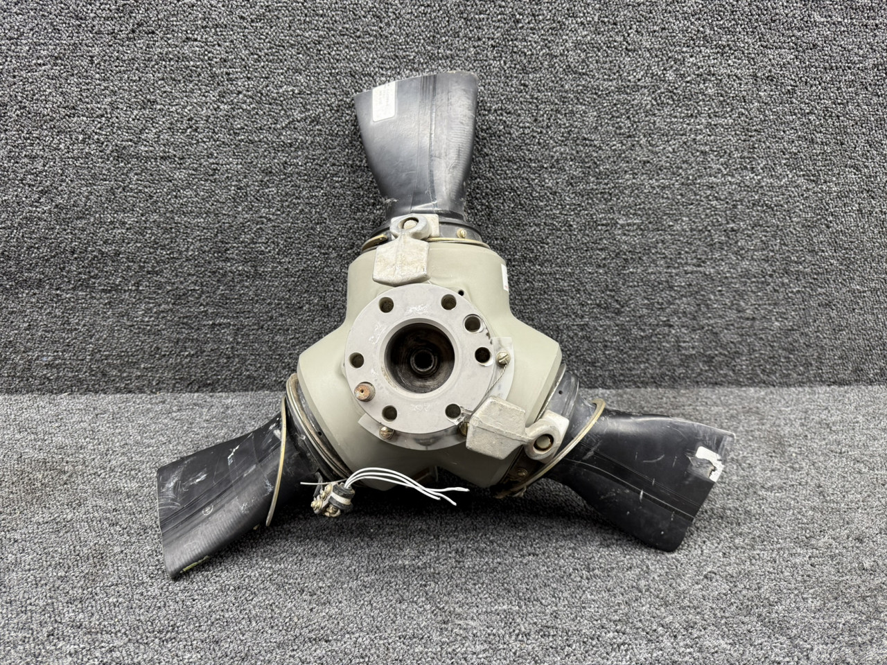 3AF32C507 McCauley 3 Blade Propeller Hub with Logbooks (Prop Struck, Core)