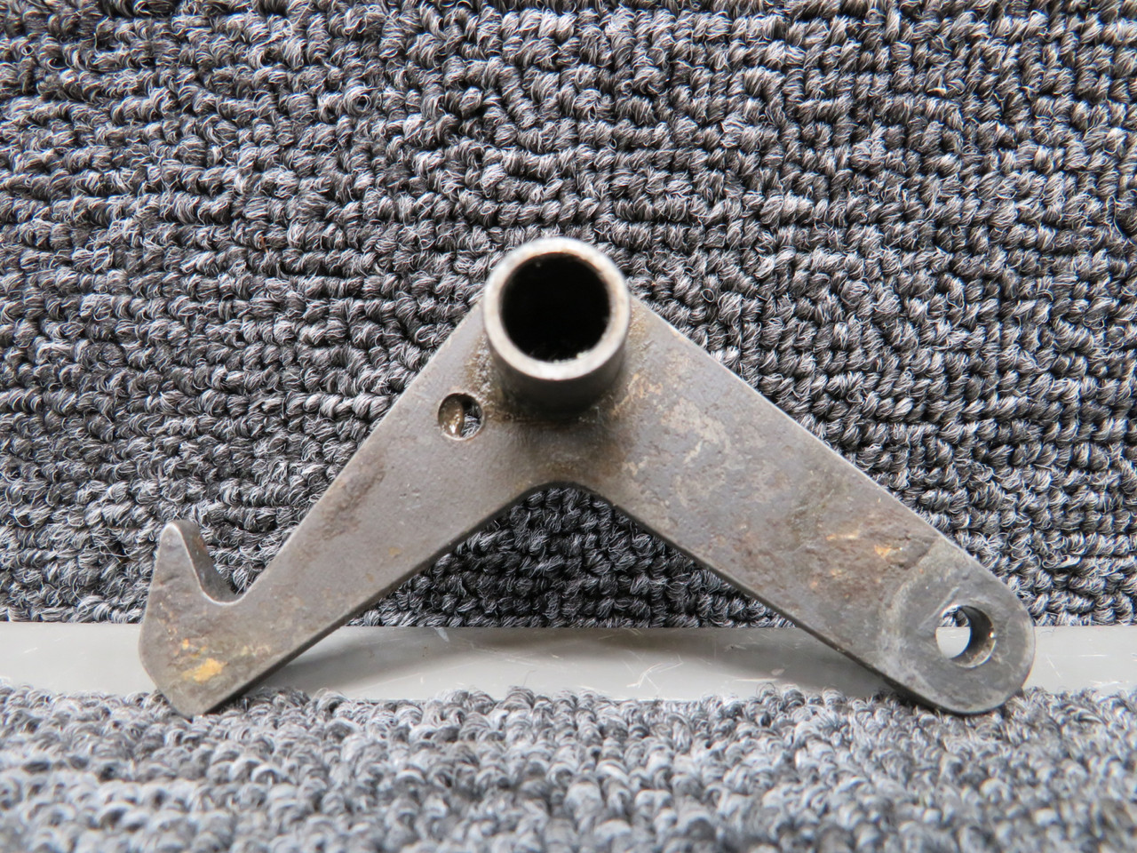 left Apache 210 アパッチ210 1241024-1 Cessna 210 Main Gear Door Latch Uplock LH For Sale