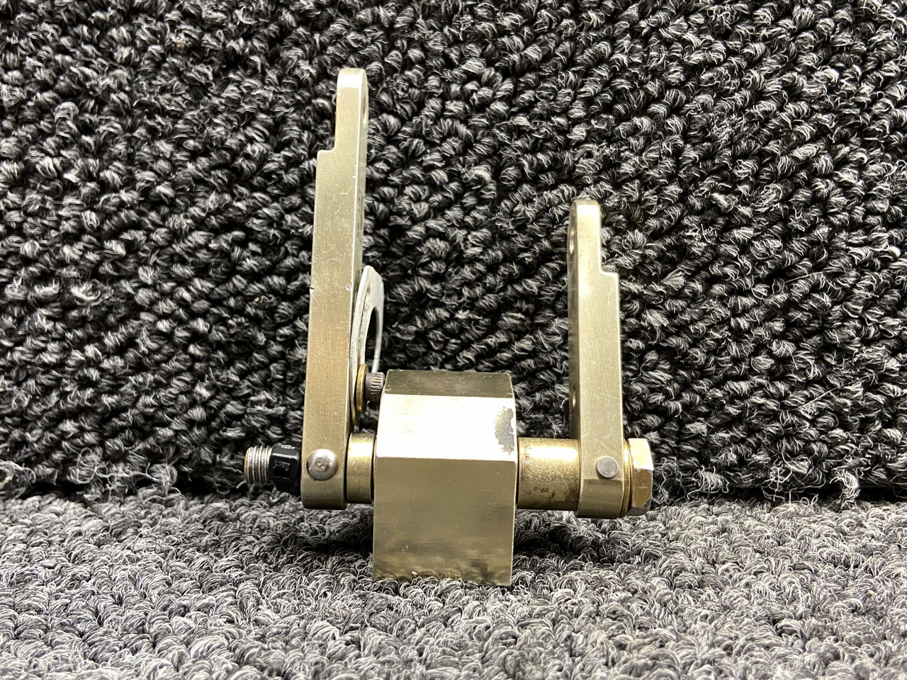 D756-2, A609-1 Robinson R22 Engine Control Bellcrank Assembly with Arms