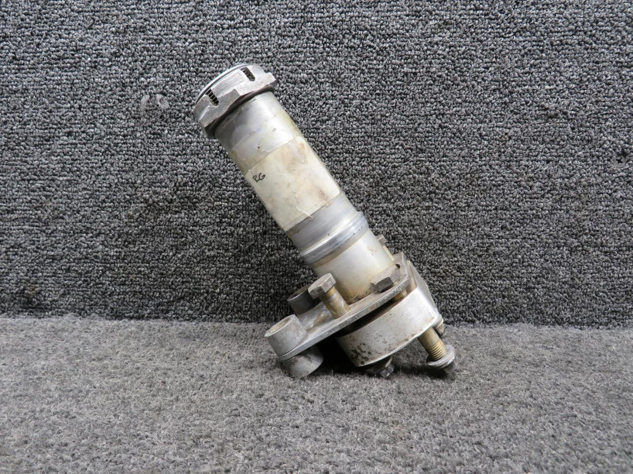 0541124 Cessna 172RG Main Gear Axle Assembly with Torque Plate