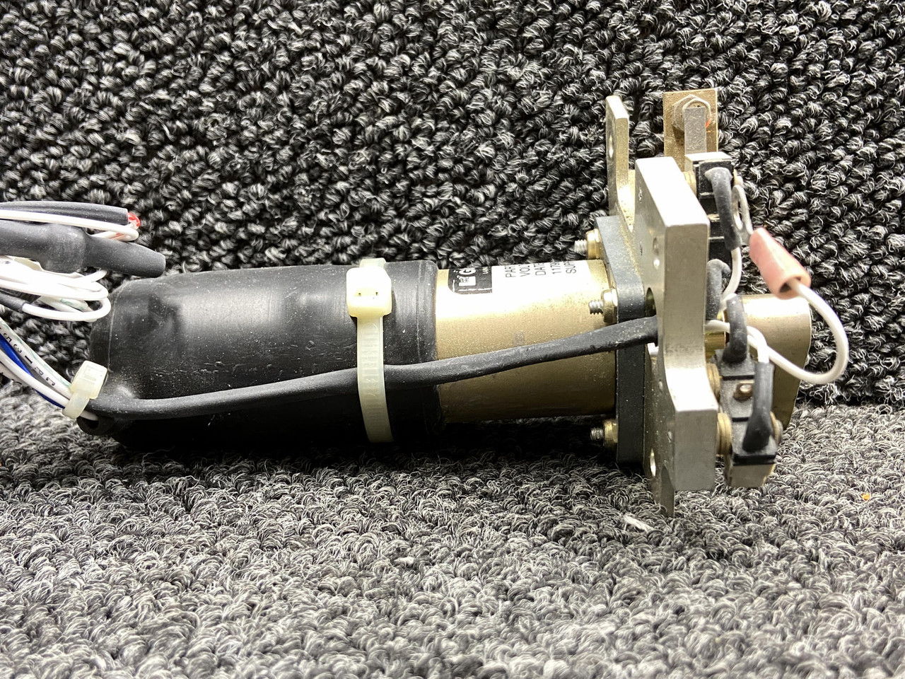 LE DOME 2006 　1本 Amazon.com: Dome Light Bulb Compatible With Ford Mustang