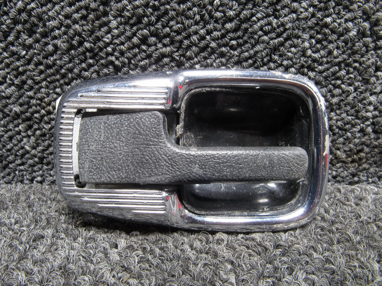 464-048 Piper PA32-260 Inner Door Handle Latch LH