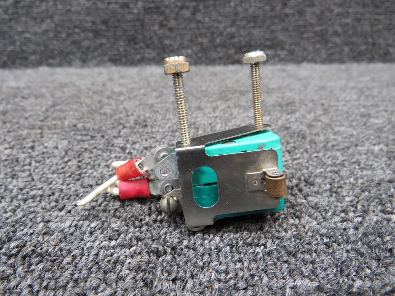 MS25253-1 (Alt: V3-1001) Micro Switch Assembly Set of 2 For Sale