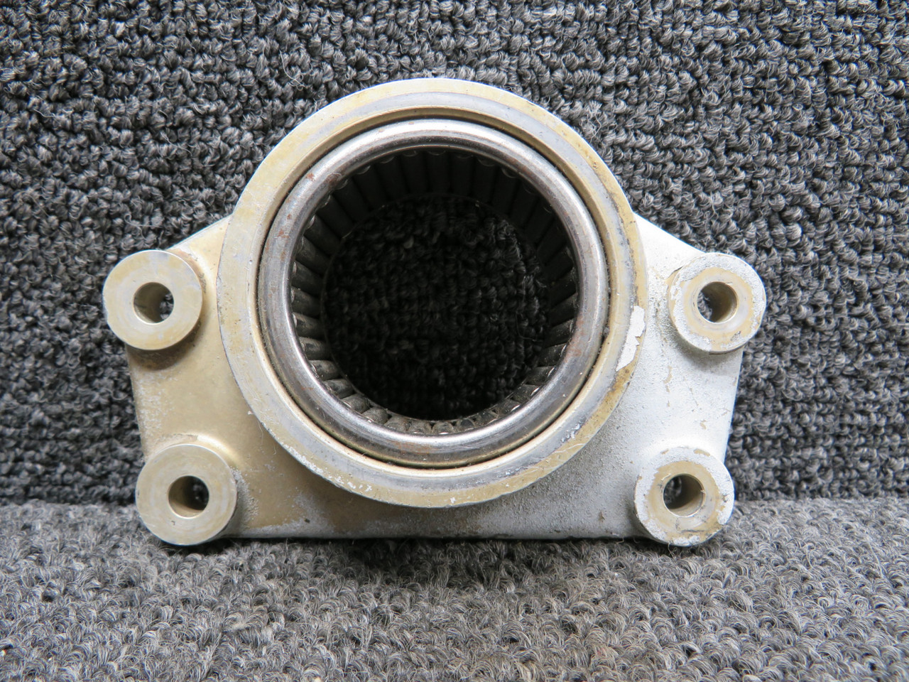 nomページ 5842011-1 Cessna 414 Nose Gear Trunnion and Bearing LH or RH (Dia