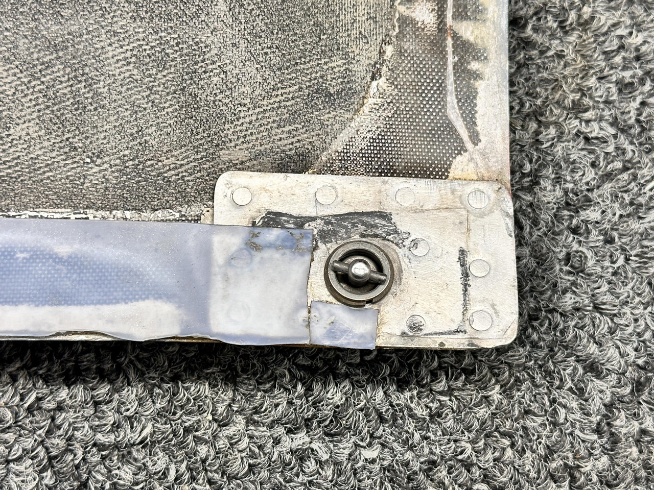 ミーナcシール 0851164-200, 0851170-201 Cessna 340A Outboard LH Cowl Door Assembly