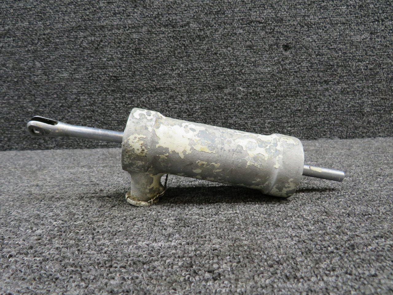 シーザー 0842400-8 Cessna 182A Shimmy Dampener (Core) For Sale