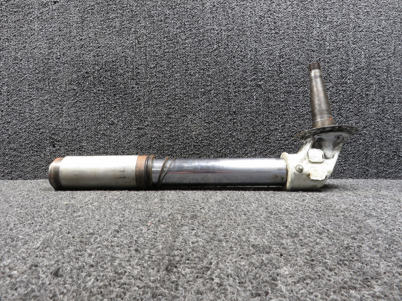 5041000-62 Cessna 320E Piston and Axle Assembly RH (Less Torque Links) (Rust)