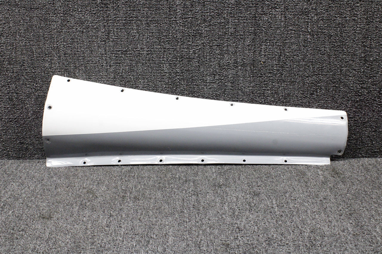 ティーズ ページ10 1212426-7 Cessna T210L Horizontal Stabilizer Fairing Upper Left Hand