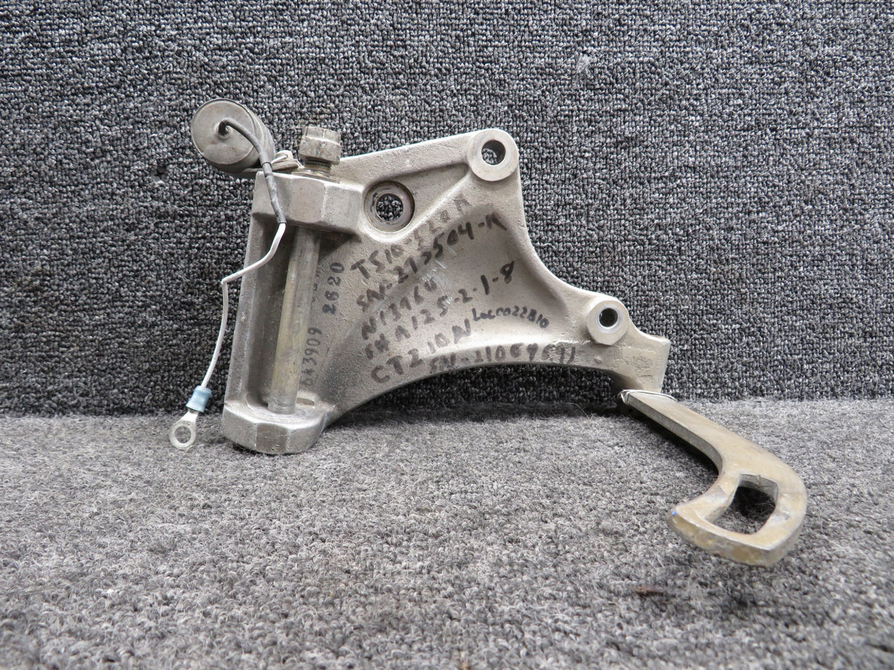 643893 (Use: 643909) Cessna T210N Alternator Support Bracket Assembly