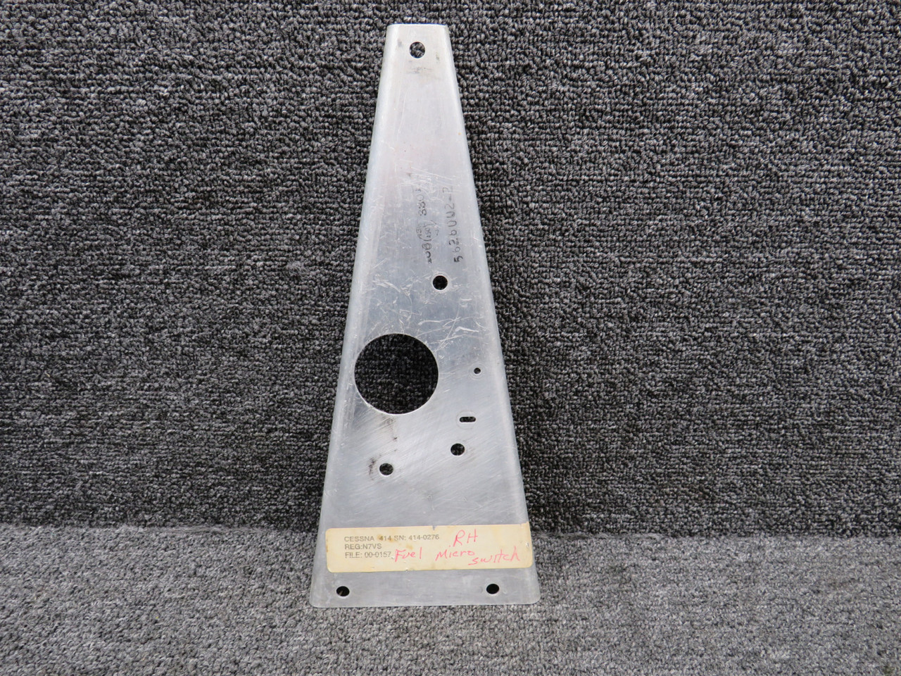 5626002-2 (Weu: 5626002-12) Cessna 414 Fuel Selector Valve Bracket RH