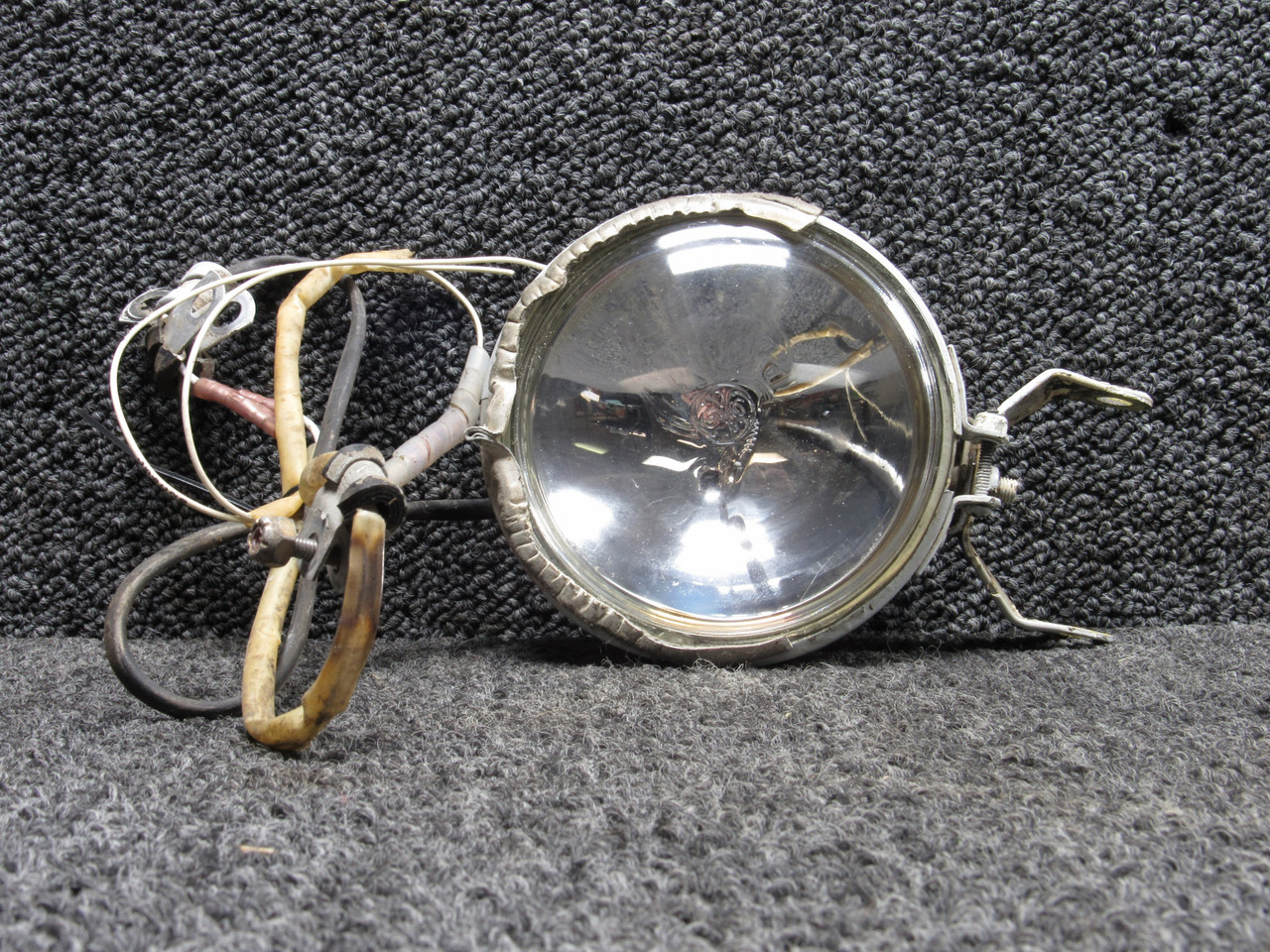 B4150B3-4594 Cessna C-441 Taxi Light Assembly For Sale
