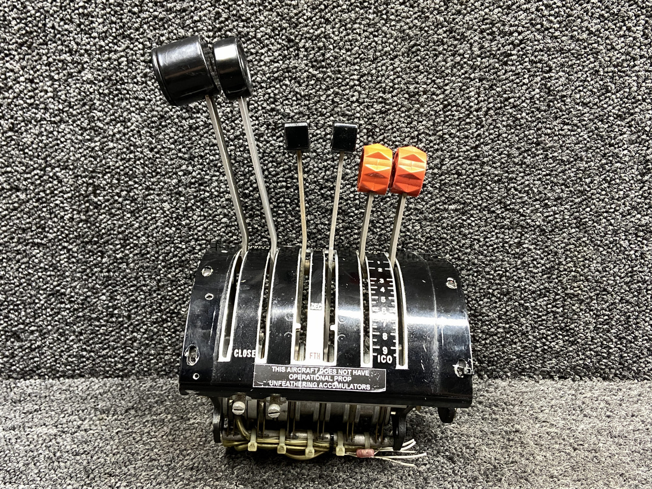 senaページ 5091504-6, 5015106-4 Cessna 340A Engine Control Quadrant Assembly