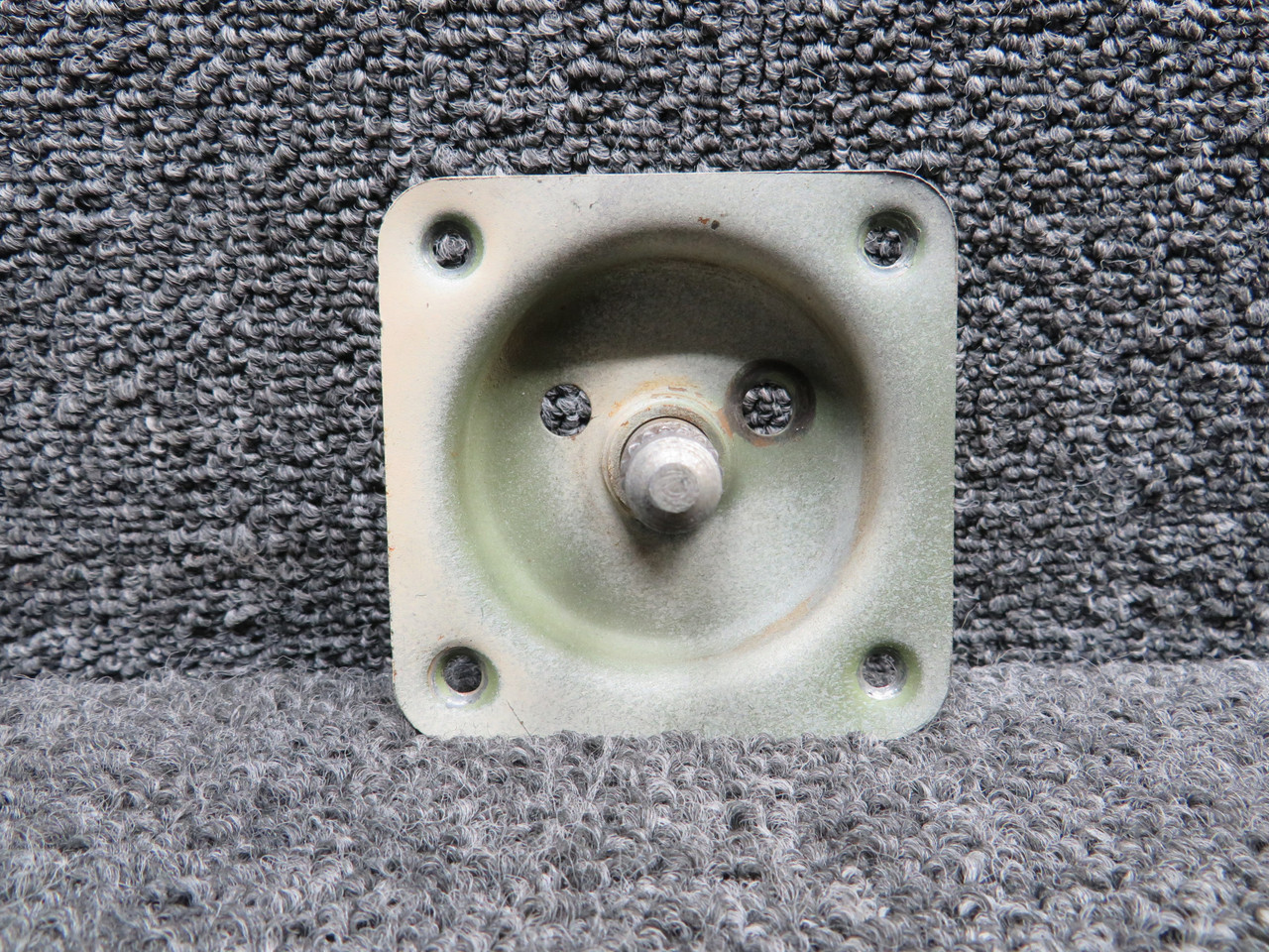 0413195-3, 0511227-6 Cessna 172D Cabin Door Handle Plate Assembly