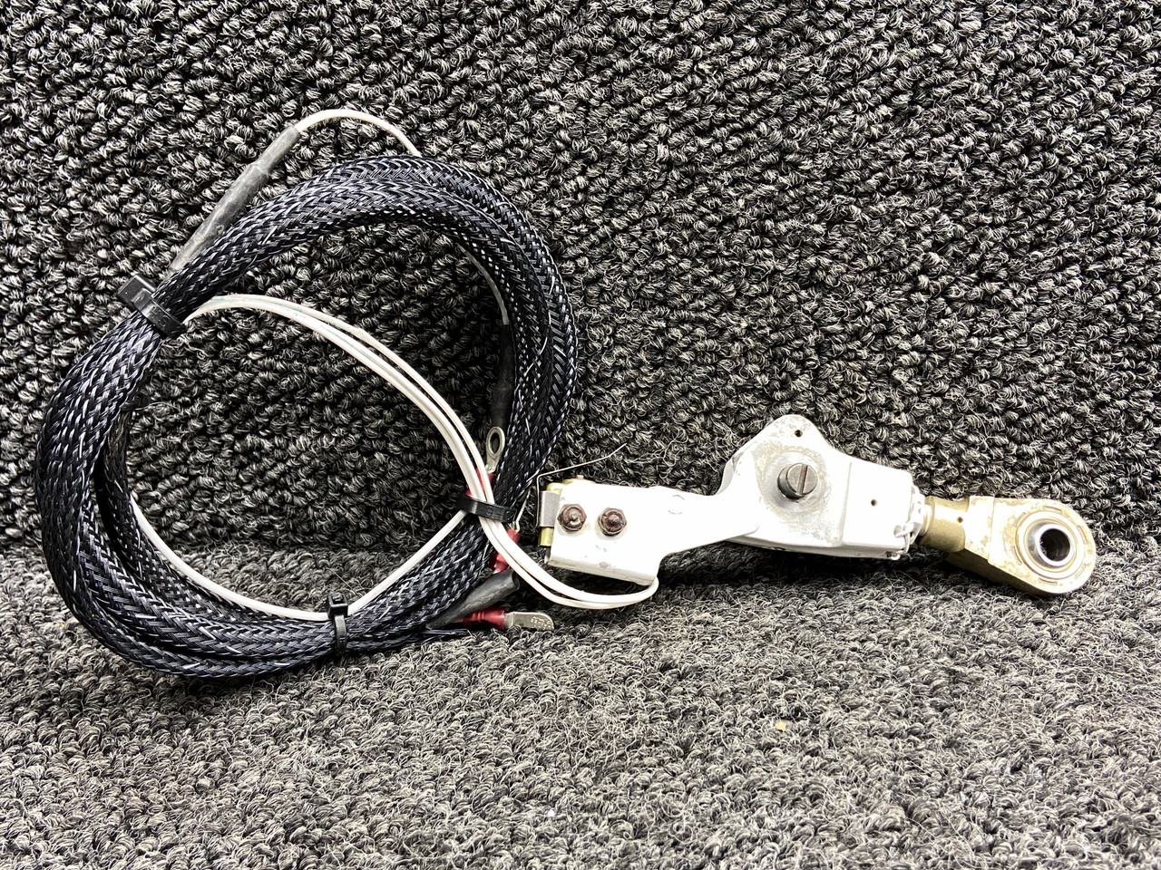 0841112-2, 1SE1-3 Cessna 340A Lower Main Gear Side Brace Link LH with Switch