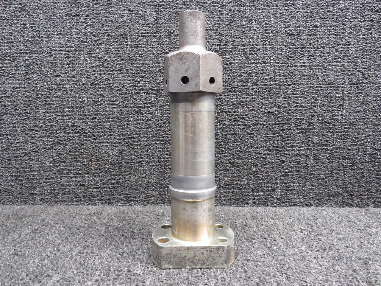 0541124 Cessna 172D Main Landing Gear Axle Assembly with Fairing Nut