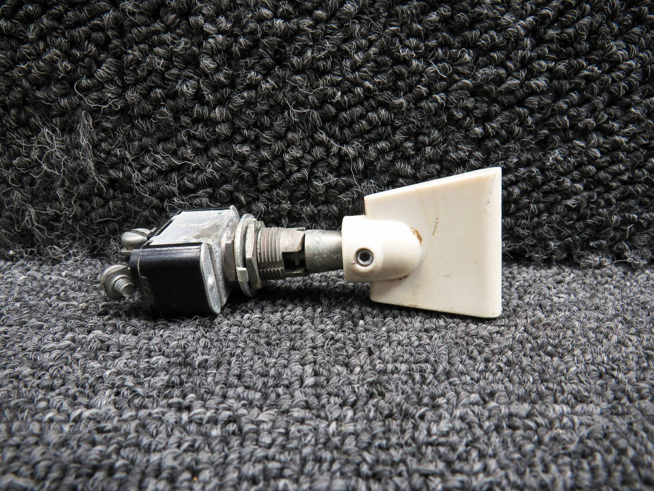 8857K40 (Alternate PN: MS25125-B1) Cutler-Hammer Flap Toggle Switch