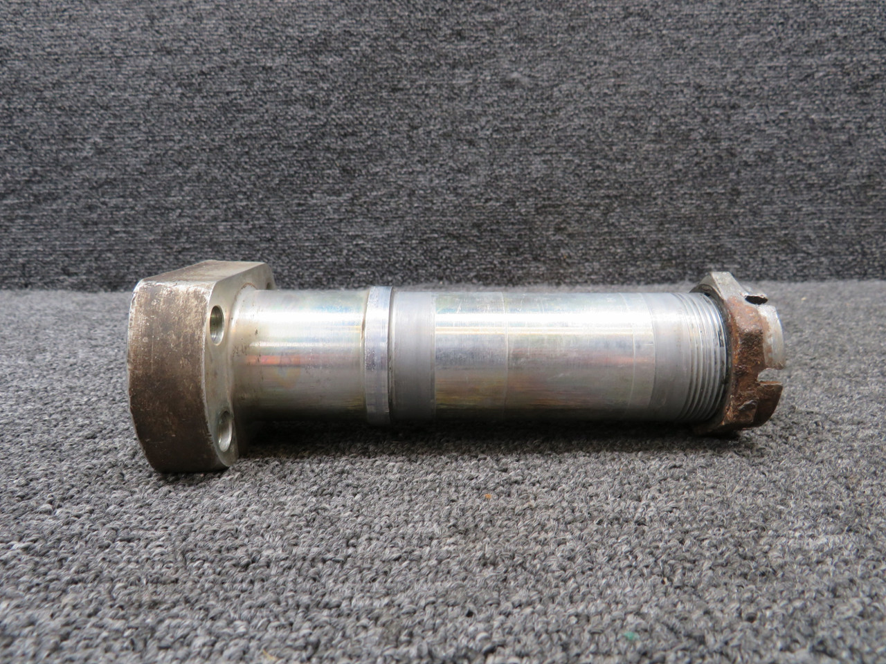 0541124 Cessna 150G Main Landing Gear Axle (Aluminum, Rust and Pitting)