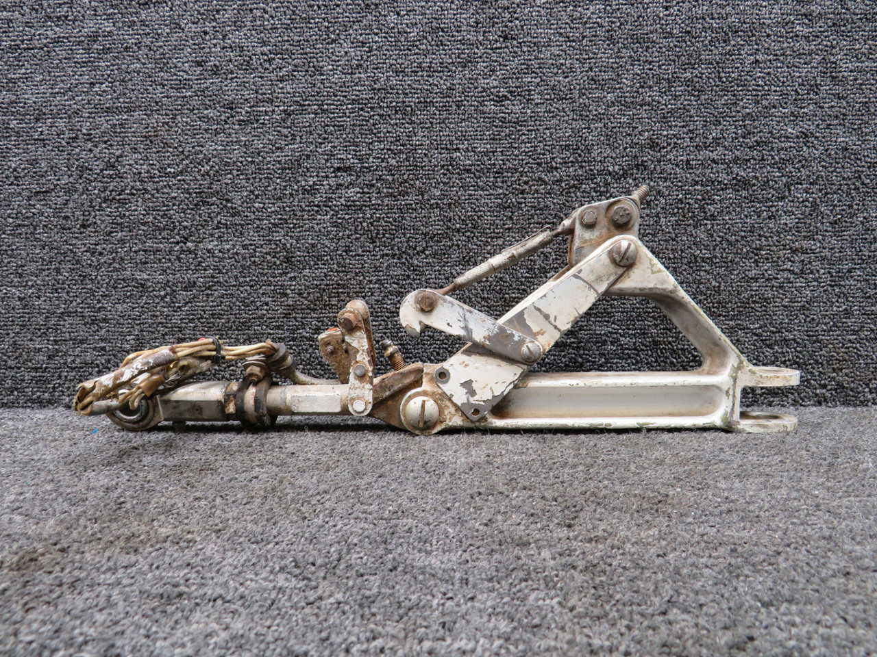 20766 Piper Main Gear Truss and Link Assembly