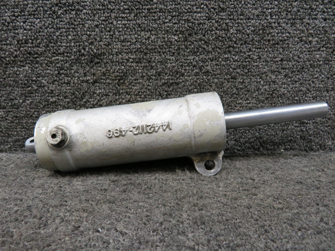 bomheページ 1442114-7 (Cast: 1442112-496) Cessna 337B Shimmy Dampener Assembly